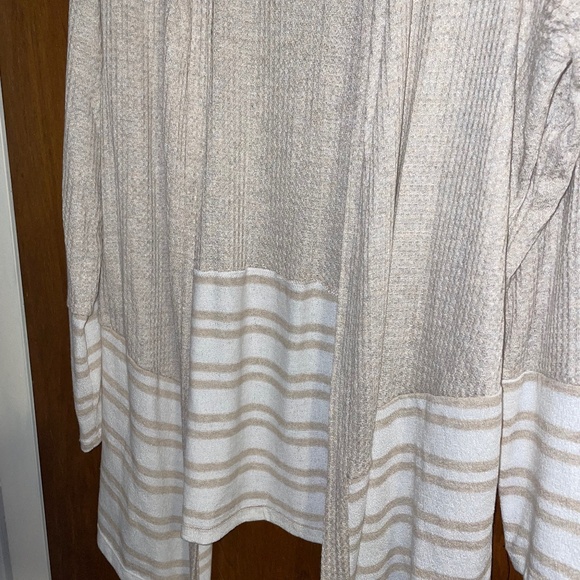 1XL Two-Tone Cardigan - Picture 5 of 15